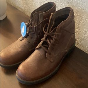 Clarks full leather waterproof boots unused
